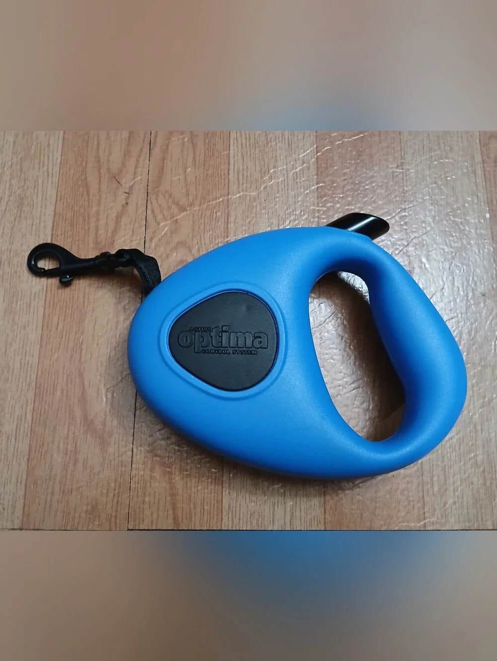 Optima Retractable Dog Leash in Bright Blue